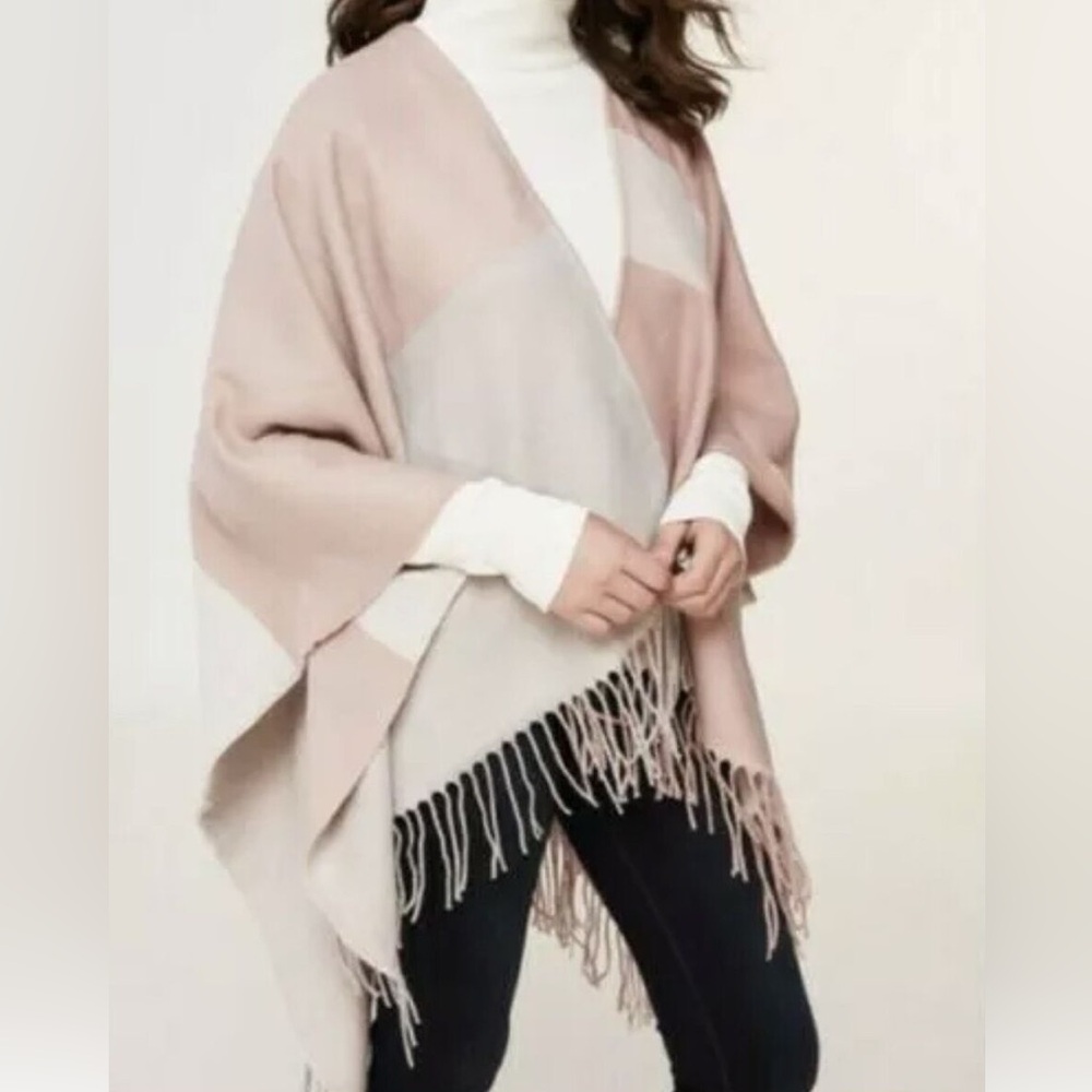 SOIA & KYO Yadira Woven Colorblock Scarfigan One Size
